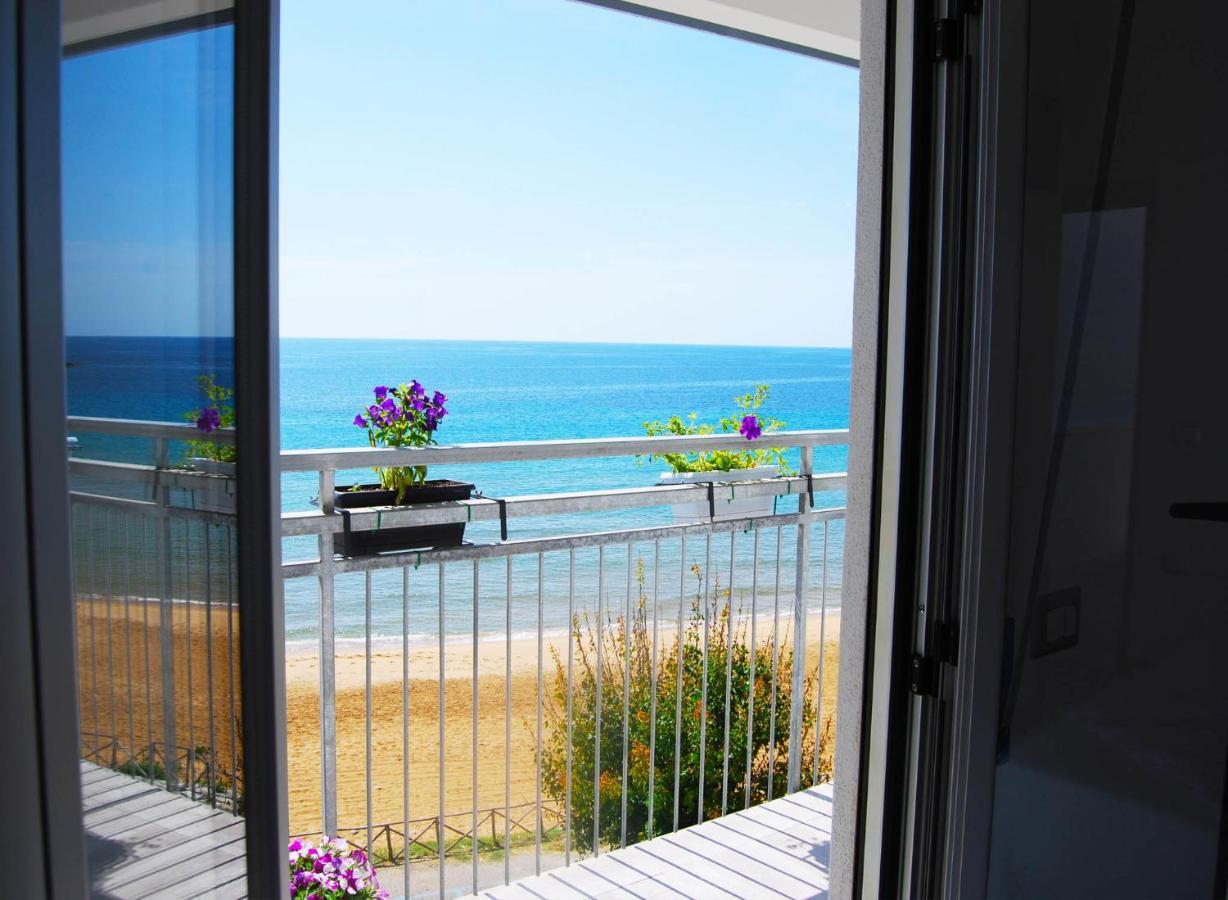 B&B Capo Rizzuto Fronte Mare المظهر الخارجي الصورة