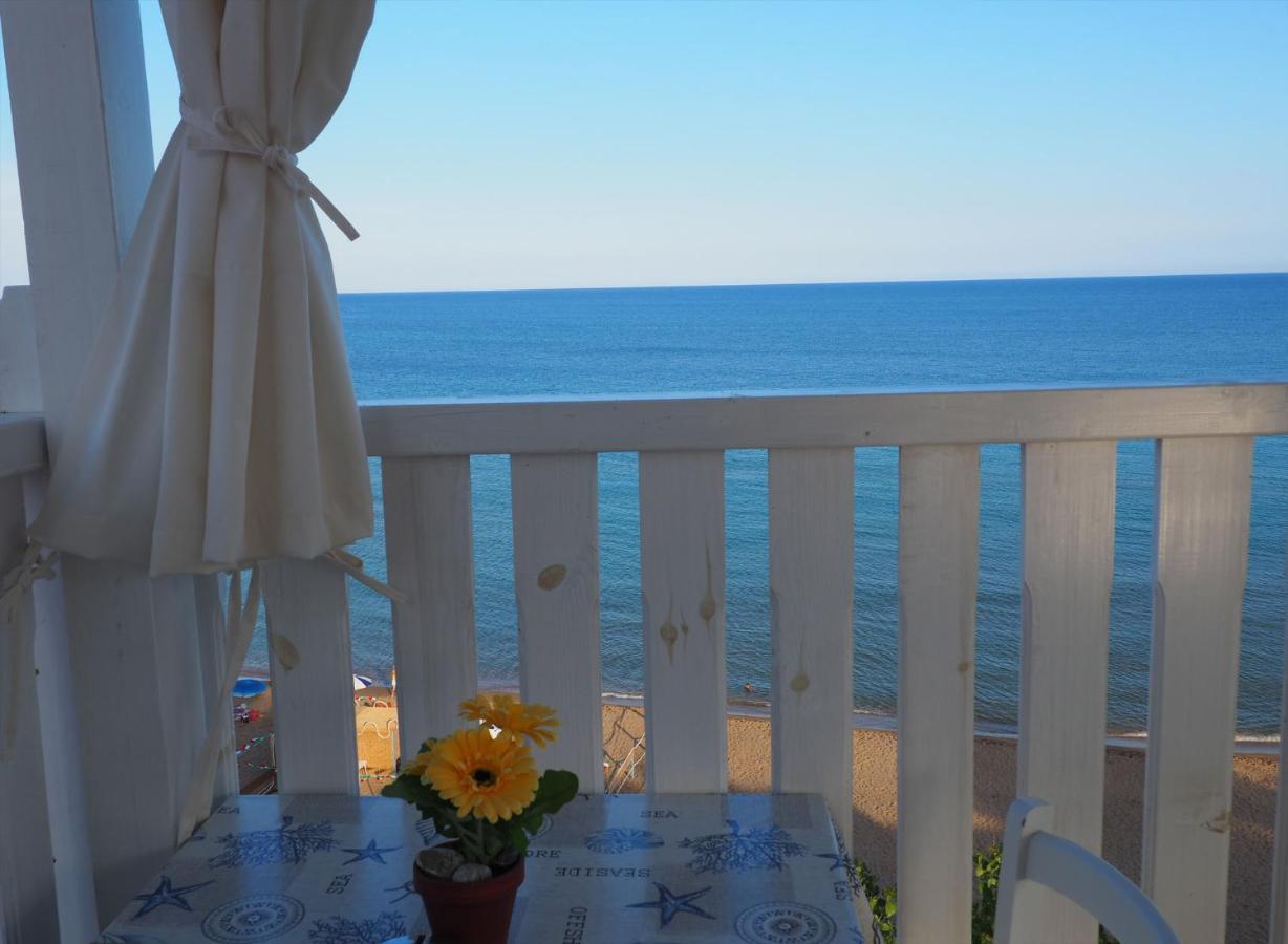 B&B Capo Rizzuto Fronte Mare المظهر الخارجي الصورة